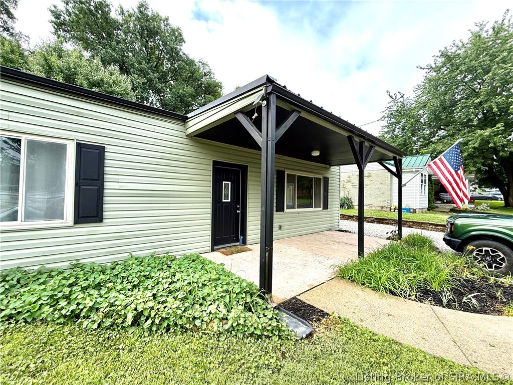 322 Vest Road Henryville, IN 47126 - Photo 4 of 36