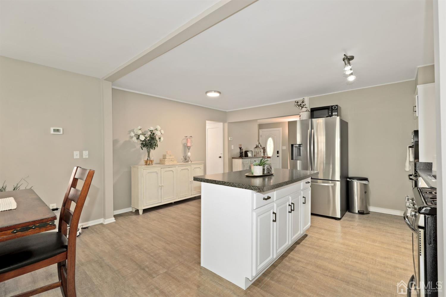 610 Princeton Road Linden, NJ 07036 - Photo 8 of 36