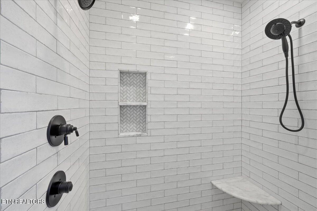 1241 Kellys View Drive Greenback, TN 37742 - Photo 23 of 60 28-052_7K9A1150