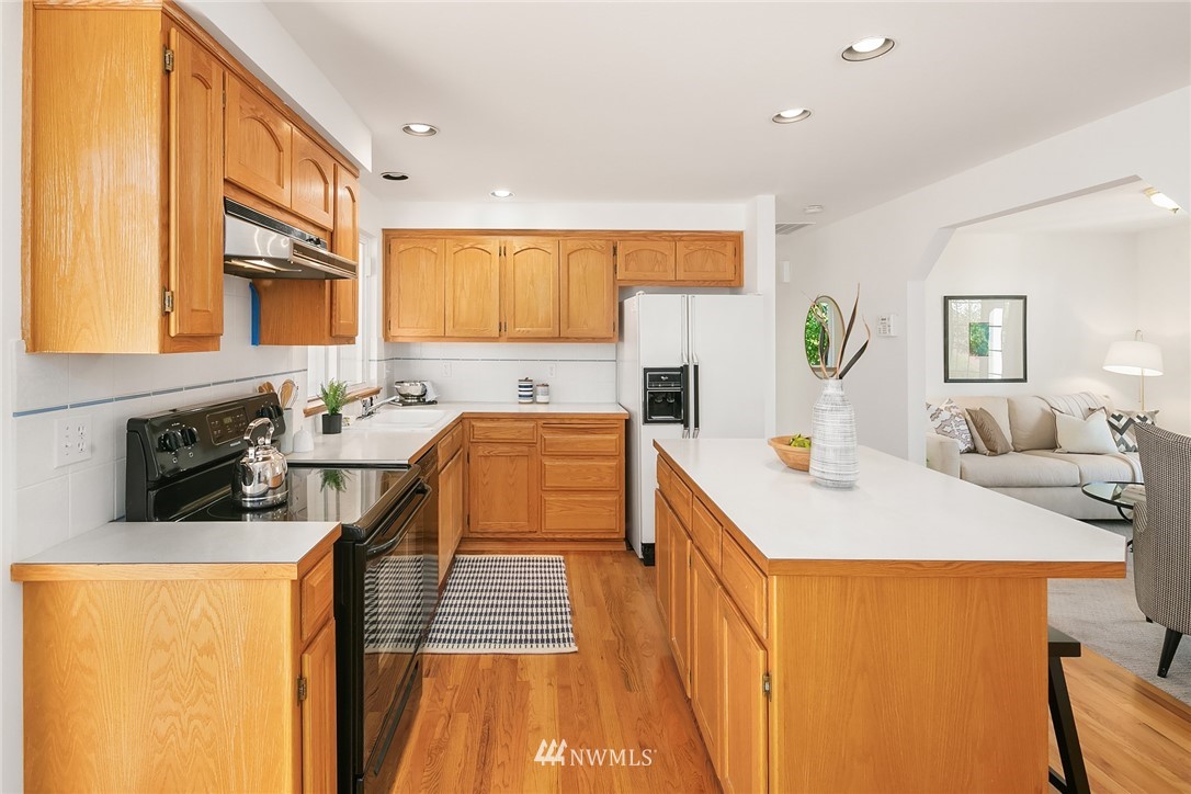 4226 Northeast 2nd Street Renton, WA 98059 - Photo 4 of 20 Gallery Image 4