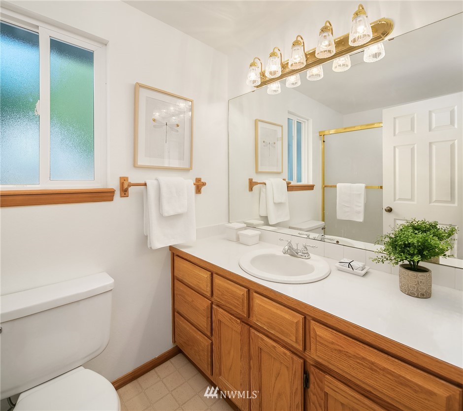 4226 Northeast 2nd Street Renton, WA 98059 - Photo 10 of 20 Gallery Image 10