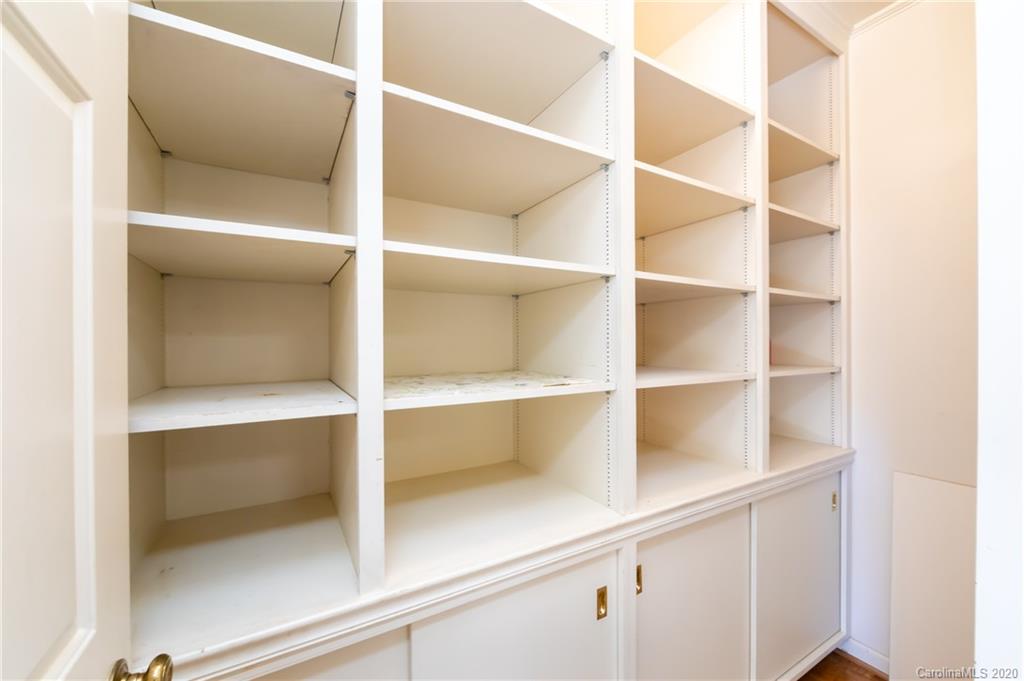 864 Cherokee Road Charlotte, NC 28207 - Photo 19 of 36 Gallery Image 19
