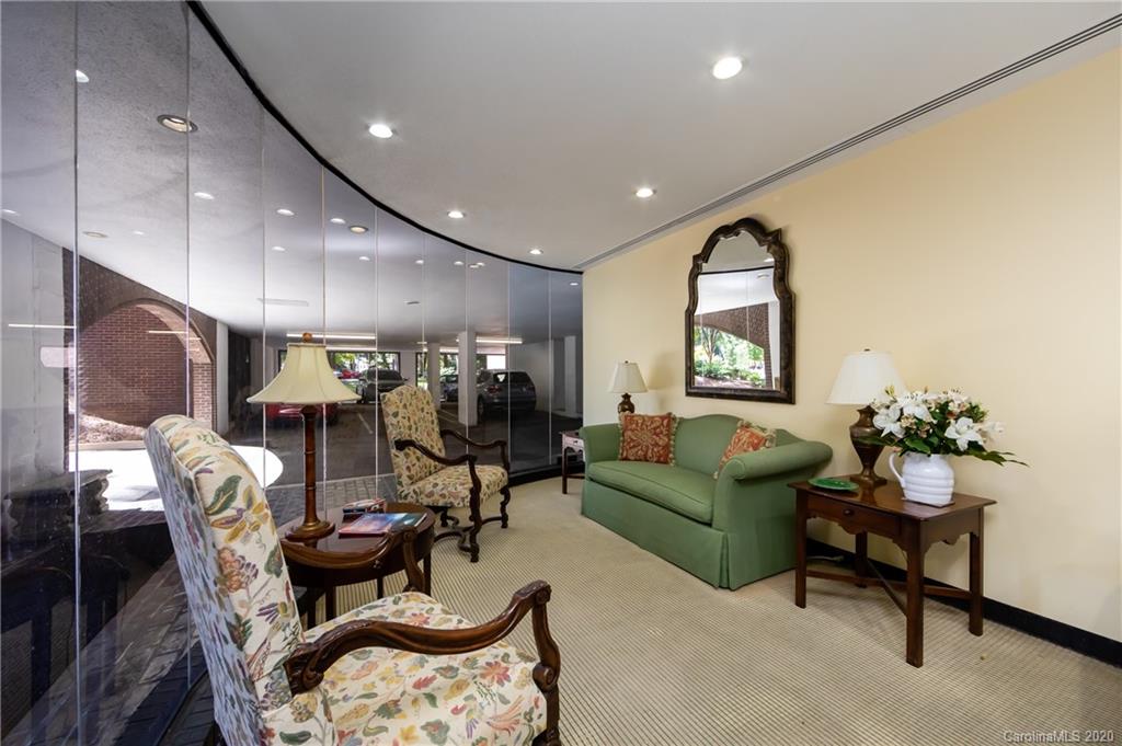 864 Cherokee Road Charlotte, NC 28207 - Photo 4 of 36 Gallery Image 4