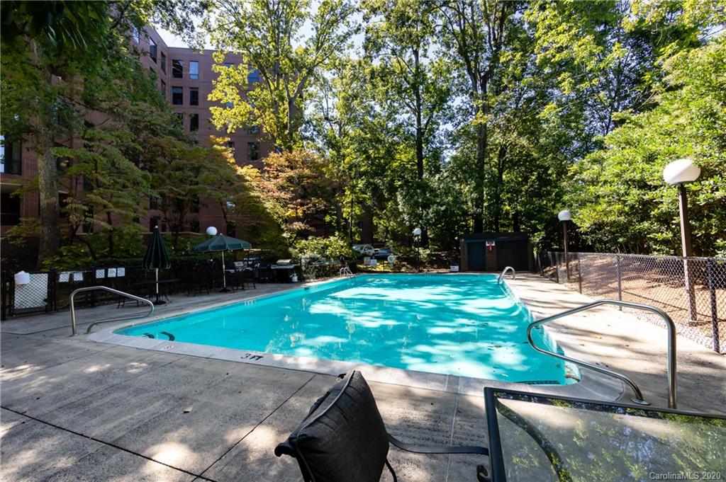 864 Cherokee Road Charlotte, NC 28207 - Photo 33 of 36 Gallery Image 33