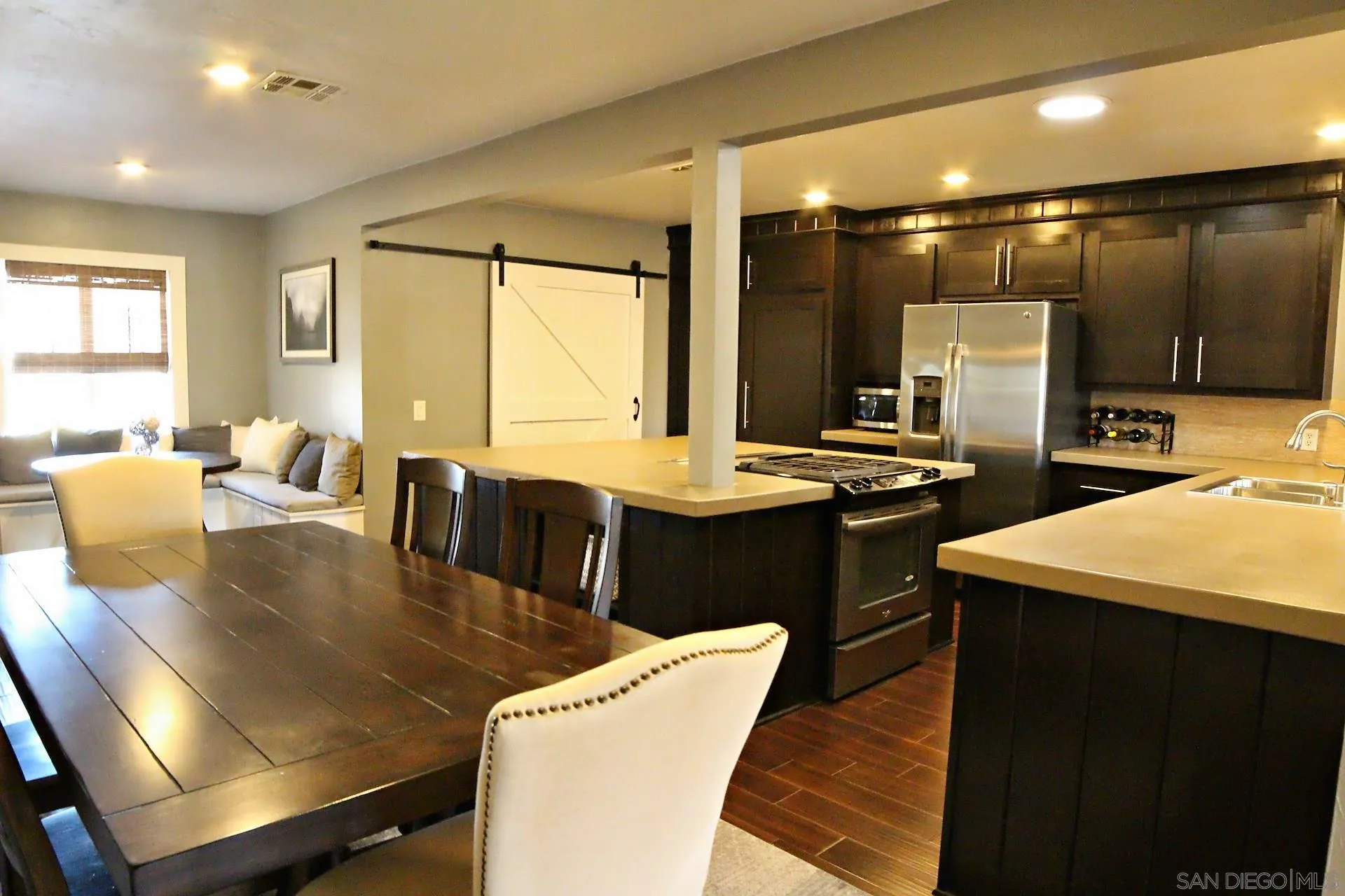9272 Carthay Circle Spring Valley, CA 91977 - Photo 5 of 27 Gallery Image 5