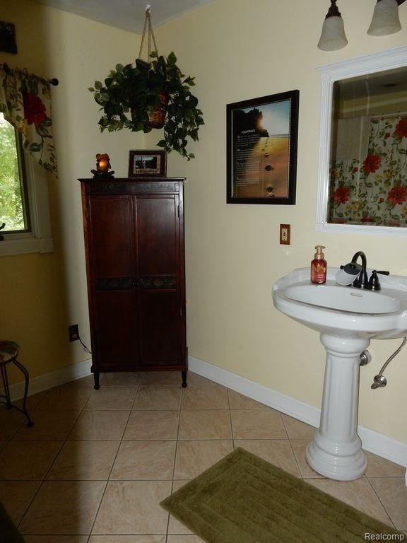 7983 Perry Lake Road Clarkston, MI 48348 - Photo 7 of 14 Full Bath.jpg