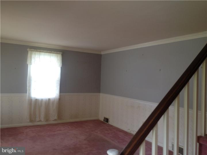 36 South Malin Road Broomall, PA 19008 - Photo 3 of 25 Living Room