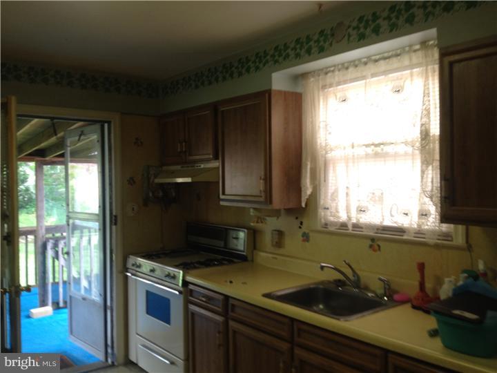 36 South Malin Road Broomall, PA 19008 - Photo 8 of 25 Kitchen