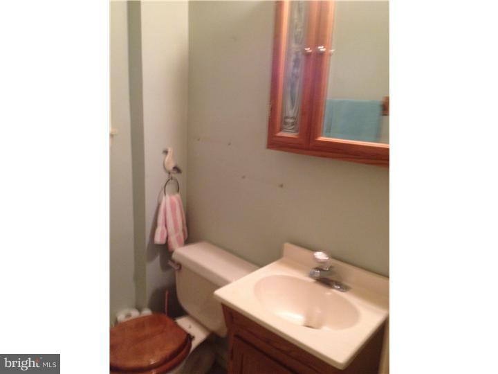 36 South Malin Road Broomall, PA 19008 - Photo 9 of 25 Bathroom