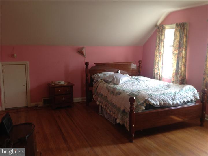36 South Malin Road Broomall, PA 19008 - Photo 10 of 25 Master Bedroom