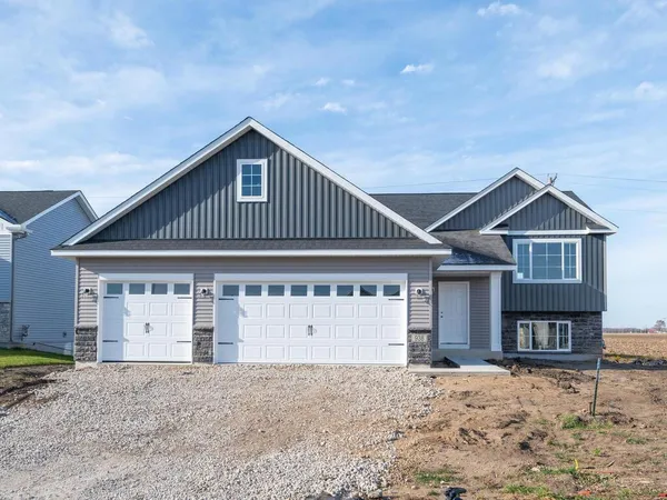 $380,900 | 938 Prestwick Drive, Belle Plaine, MN 56011