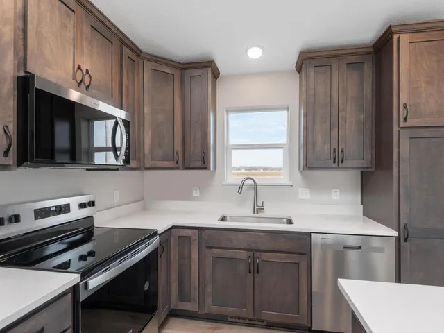 $380,900 | 938 Prestwick Drive, Belle Plaine, MN 56011