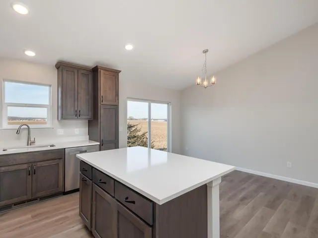 $380,900 | 938 Prestwick Drive, Belle Plaine, MN 56011