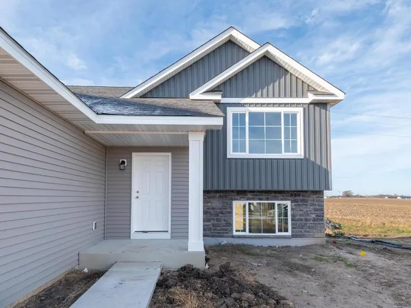 $380,900 | 938 Prestwick Drive, Belle Plaine, MN 56011