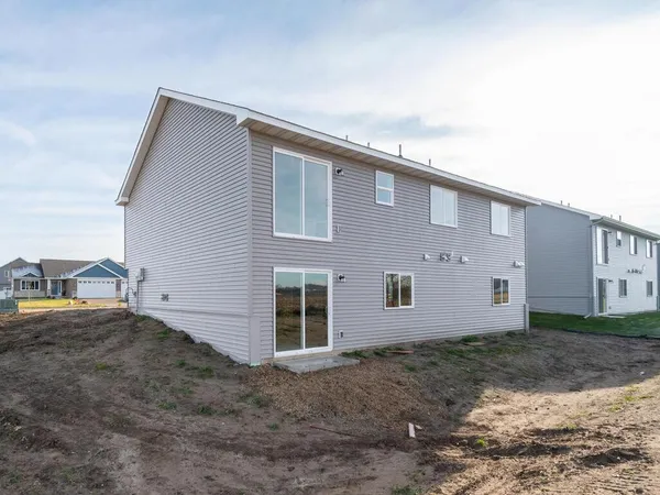 $380,900 | 938 Prestwick Drive, Belle Plaine, MN 56011