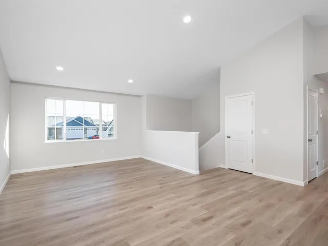 $380,900 | 938 Prestwick Drive, Belle Plaine, MN 56011