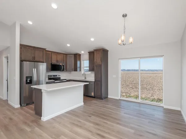 $380,900 | 938 Prestwick Drive, Belle Plaine, MN 56011