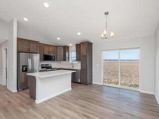 $380,900 | 938 Prestwick Drive, Belle Plaine, MN 56011