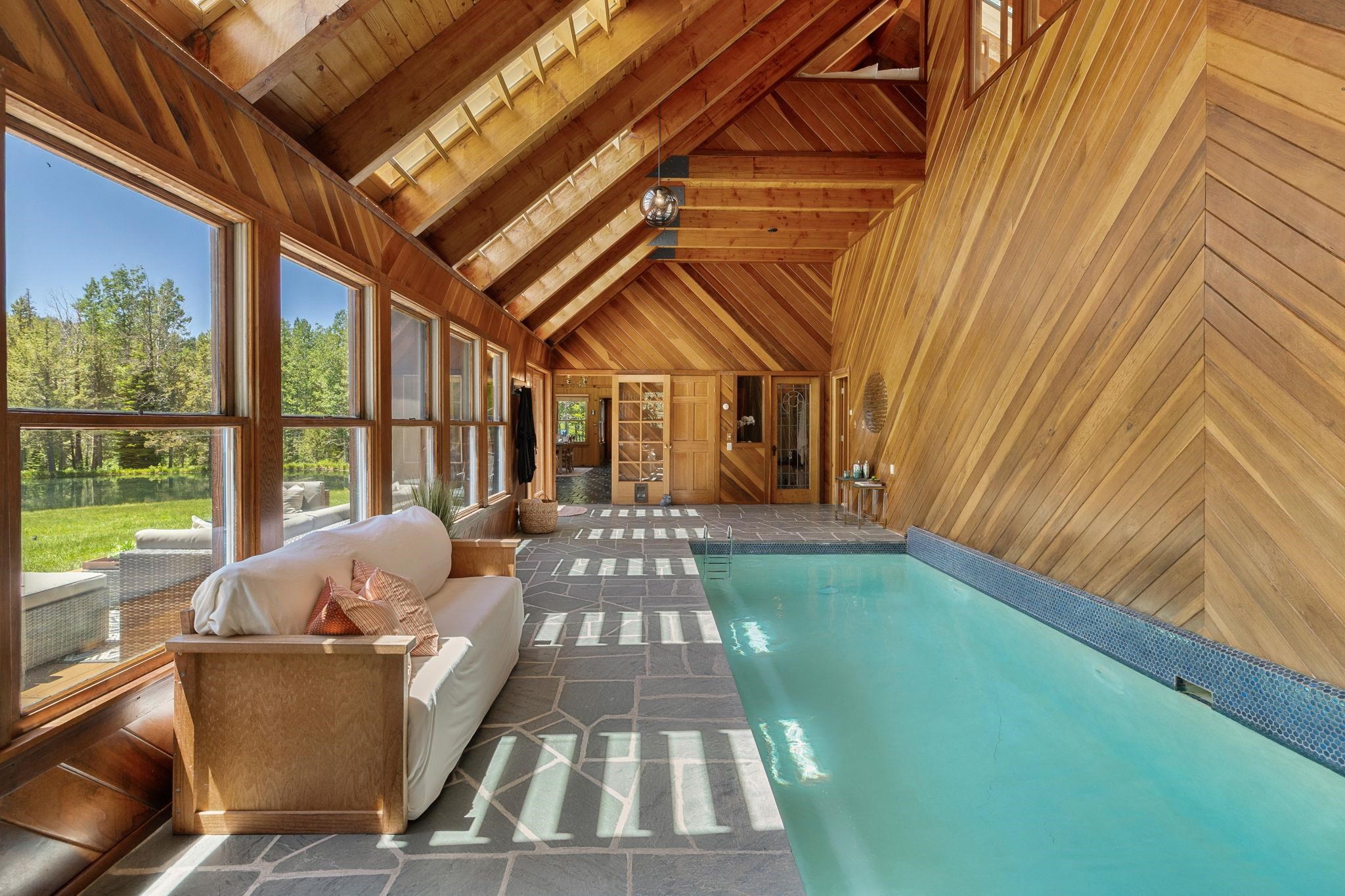 40600 Highway 49 Calpine, CA 96124 - Photo 10 of 28 a living room with furniture