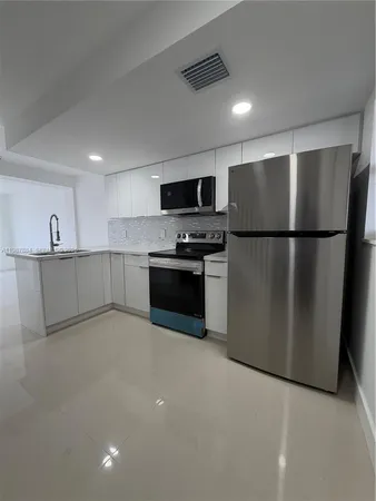 $2,500 | 1550 West 7th Court, Unit 18, Hialeah, FL 33010