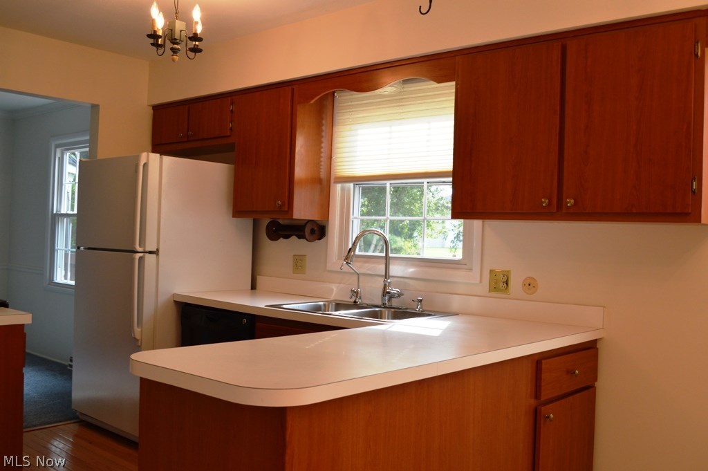8711 Diagonal Road Streetsboro, OH 44241 - Photo 5 of 30 Lovely kitchen, bright and airy