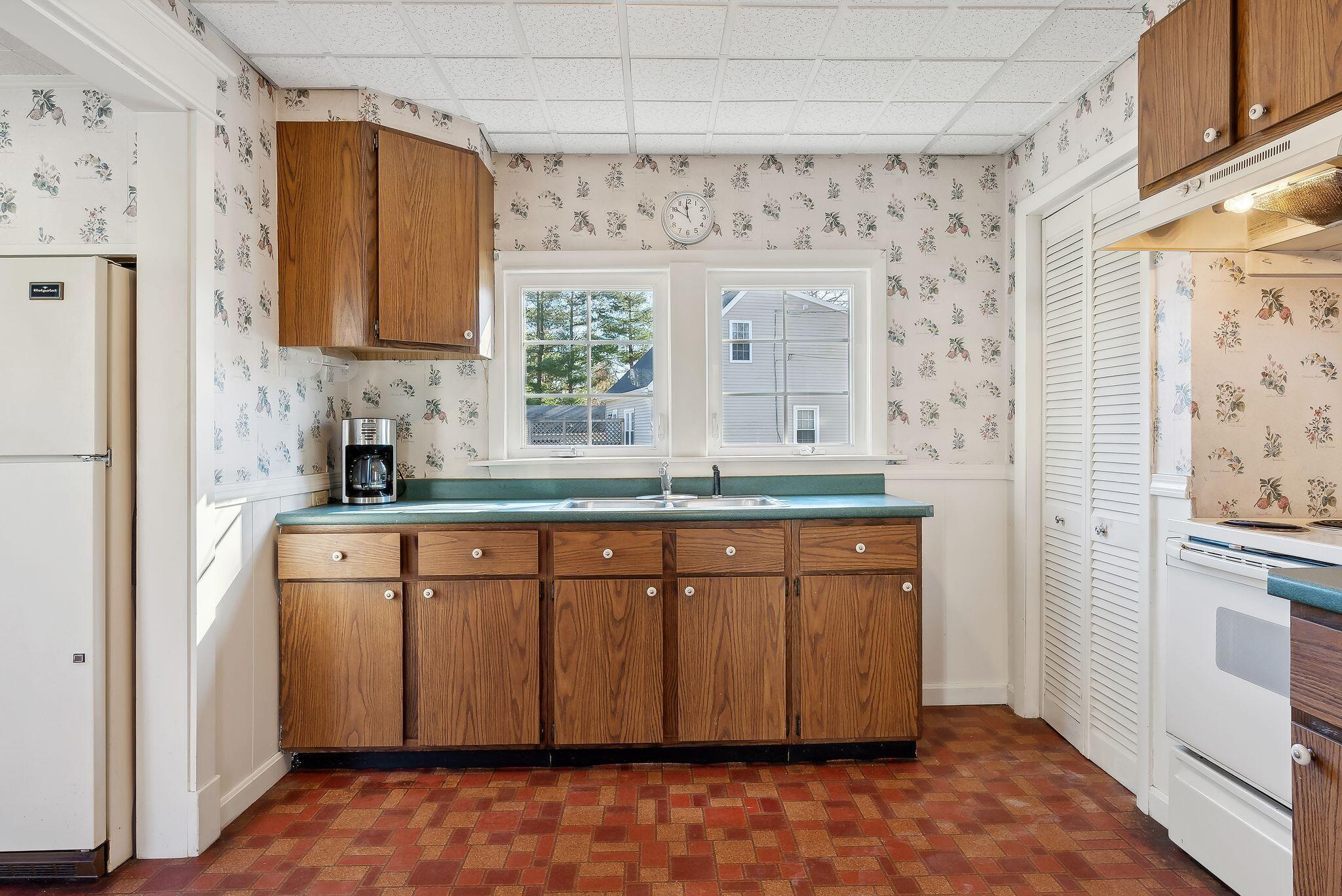 357 Capisic Street Portland, ME 04102 - Photo 12 of 31 DSC09562