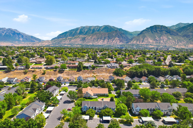 984 Independence Avenue Provo, UT 84604 - Photo 19 of 19 Expansive residential area featuring numerous homes and mature landscaping