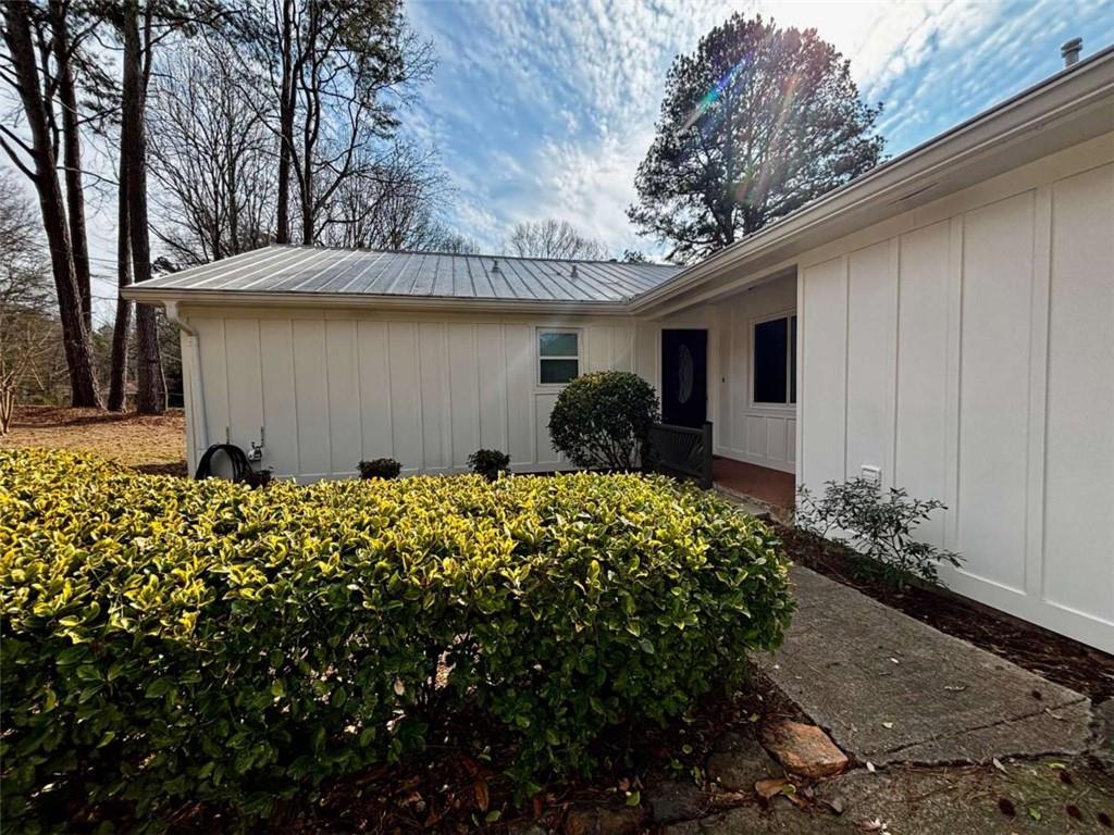 125 Lantern Ridge Drive Alpharetta, GA 30009 - Photo 2 of 43