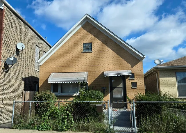 $490,000 | 3045 South Lock Street, Chicago, IL 60608