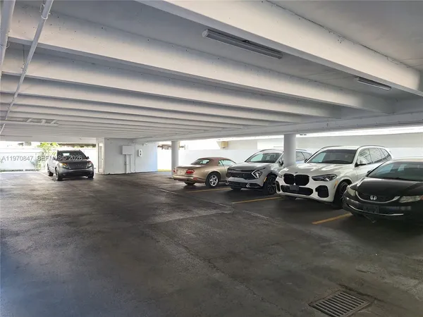 $1,775 | 2011 Bay Drive, Unit 7, Miami Beach, FL 33141