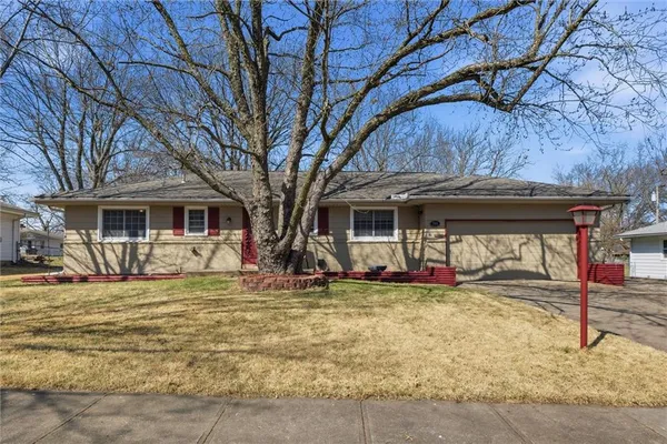 $275,000 | 713 South Sunset Drive, Olathe, KS 66061