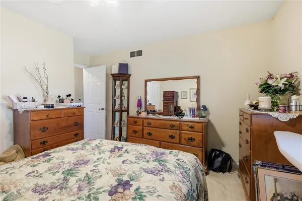 $275,000 | 713 South Sunset Drive, Olathe, KS 66061