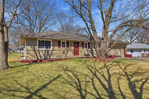 $275,000 | 713 South Sunset Drive, Olathe, KS 66061