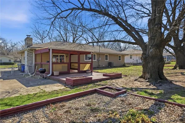 $275,000 | 713 South Sunset Drive, Olathe, KS 66061