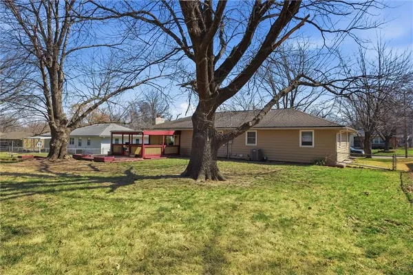 $275,000 | 713 South Sunset Drive, Olathe, KS 66061