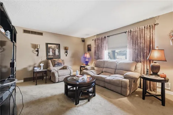 $275,000 | 713 South Sunset Drive, Olathe, KS 66061