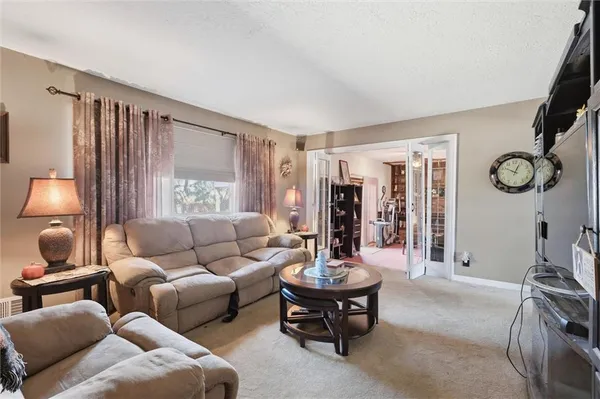 $275,000 | 713 South Sunset Drive, Olathe, KS 66061