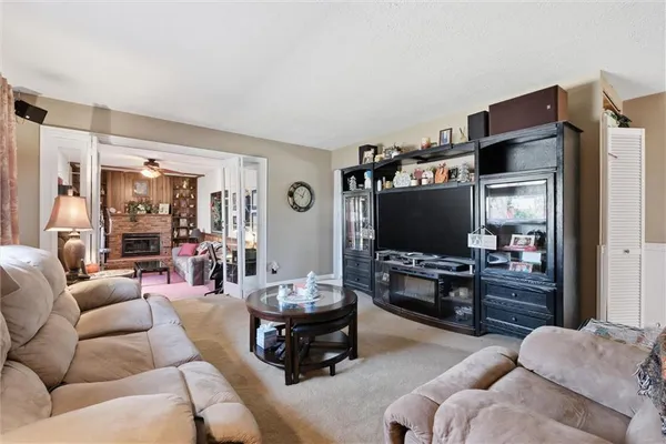 $275,000 | 713 South Sunset Drive, Olathe, KS 66061