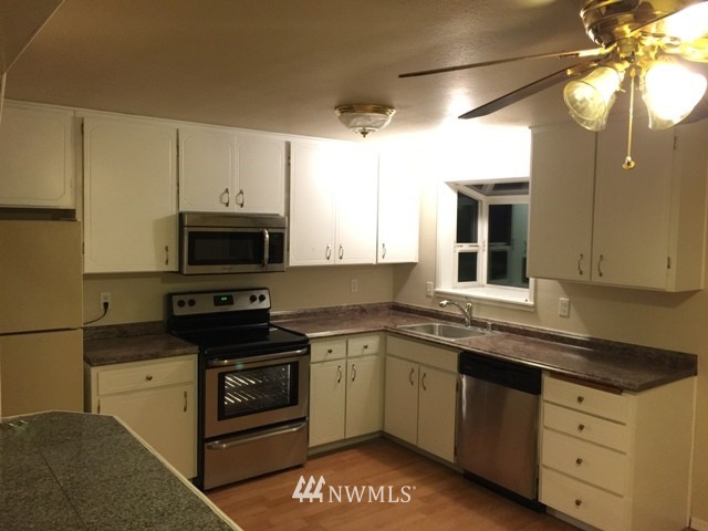 926 205th Place Southeast Bothell, WA 98012 - Photo 4 of 21 Gallery Image 4