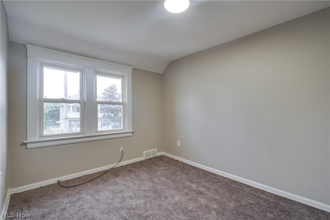 934 Royal Road Cleveland, OH 44110 - Photo 10 of 17