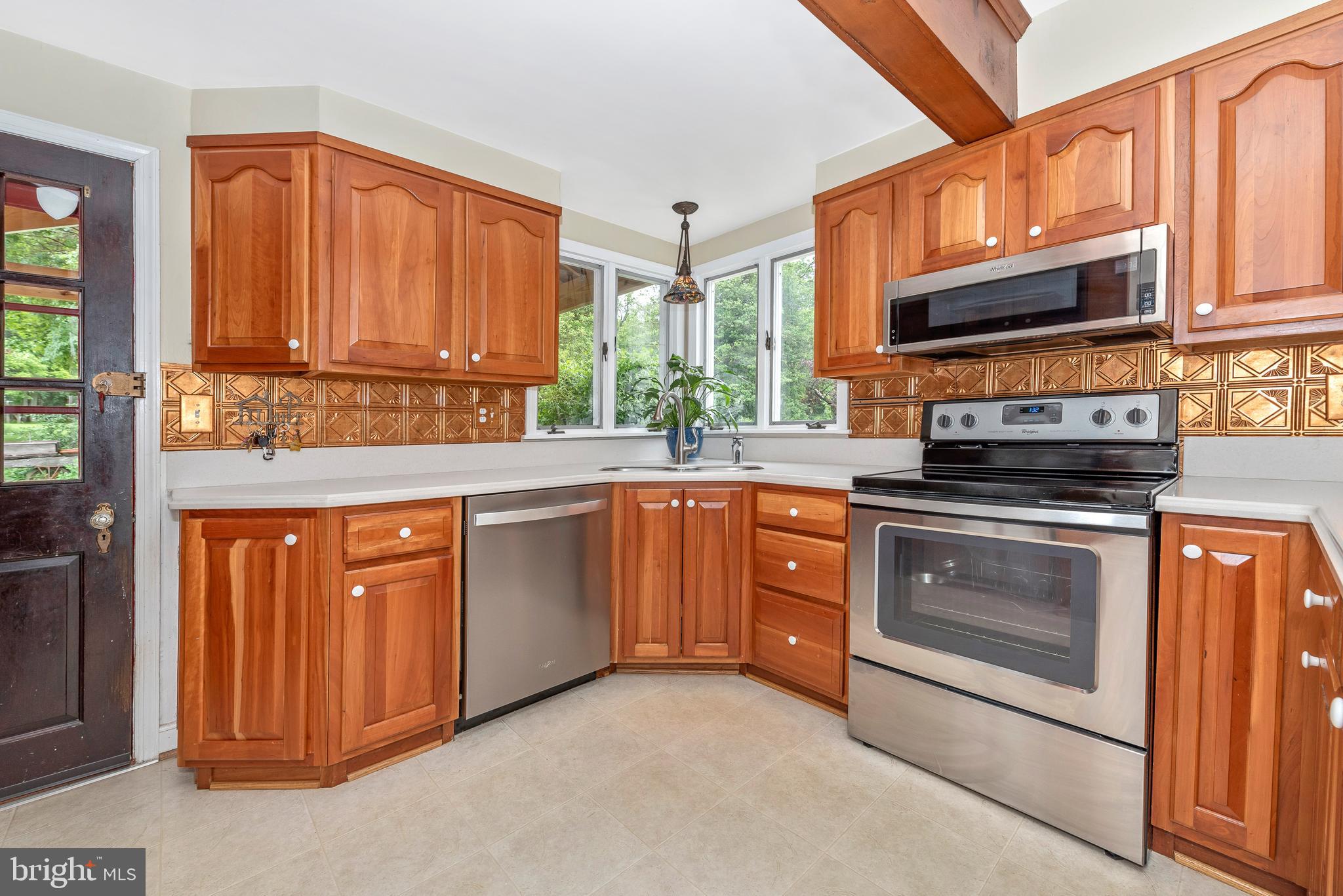 7203 Ridge Road Frederick, MD 21702 - Photo 14 of 41 Corian countertops and Copper backsplash