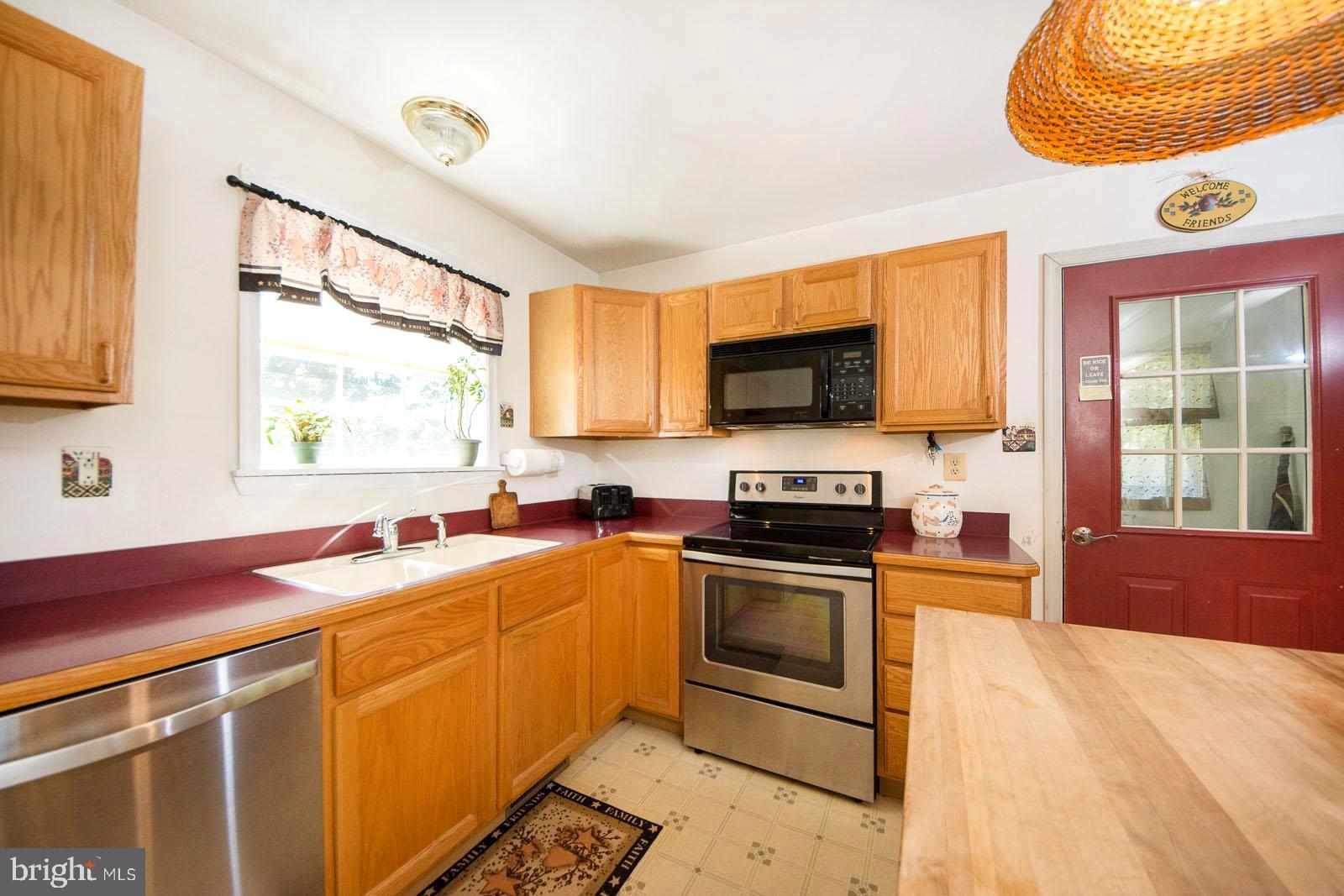 156 Barkley Road Atglen, PA 19310 - Photo 17 of 27 Newer Range and Dishwasher