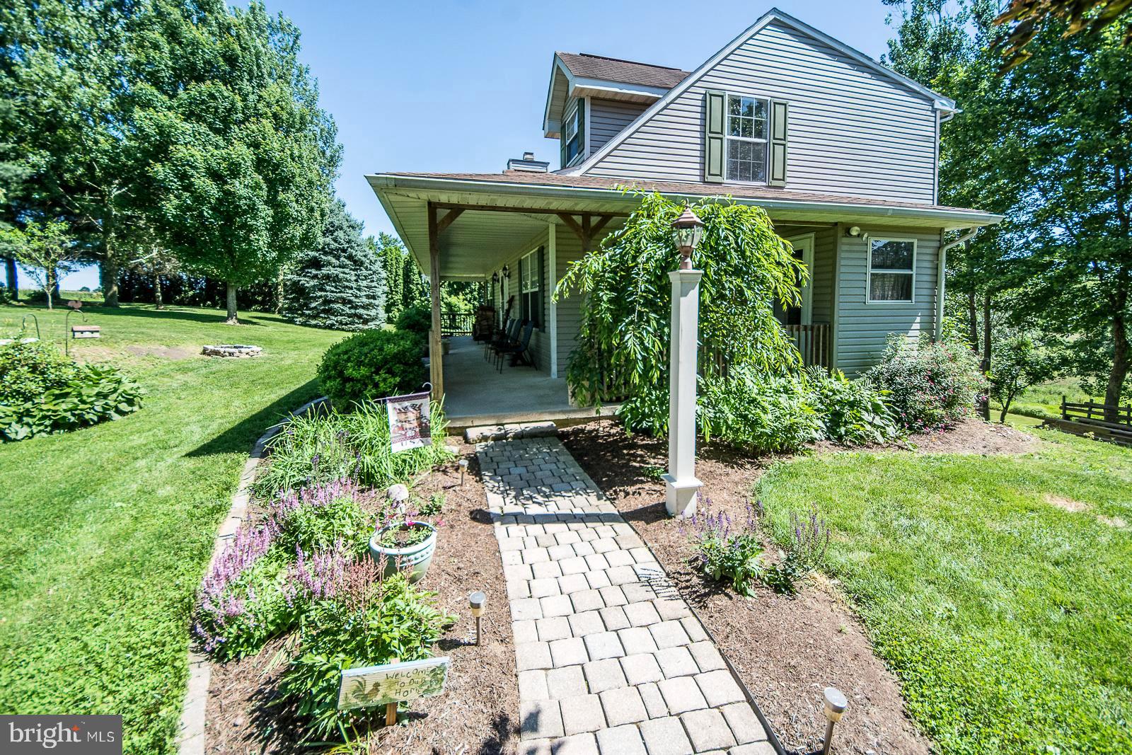 156 Barkley Road Atglen, PA 19310 - Photo 7 of 27 Side yard w/Paver walkway