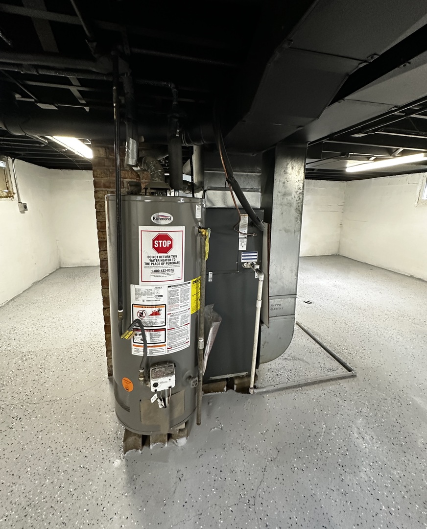 15955 State Street South Holland, IL 60473 - Photo 8 of 9 a view of a room with gym equipment