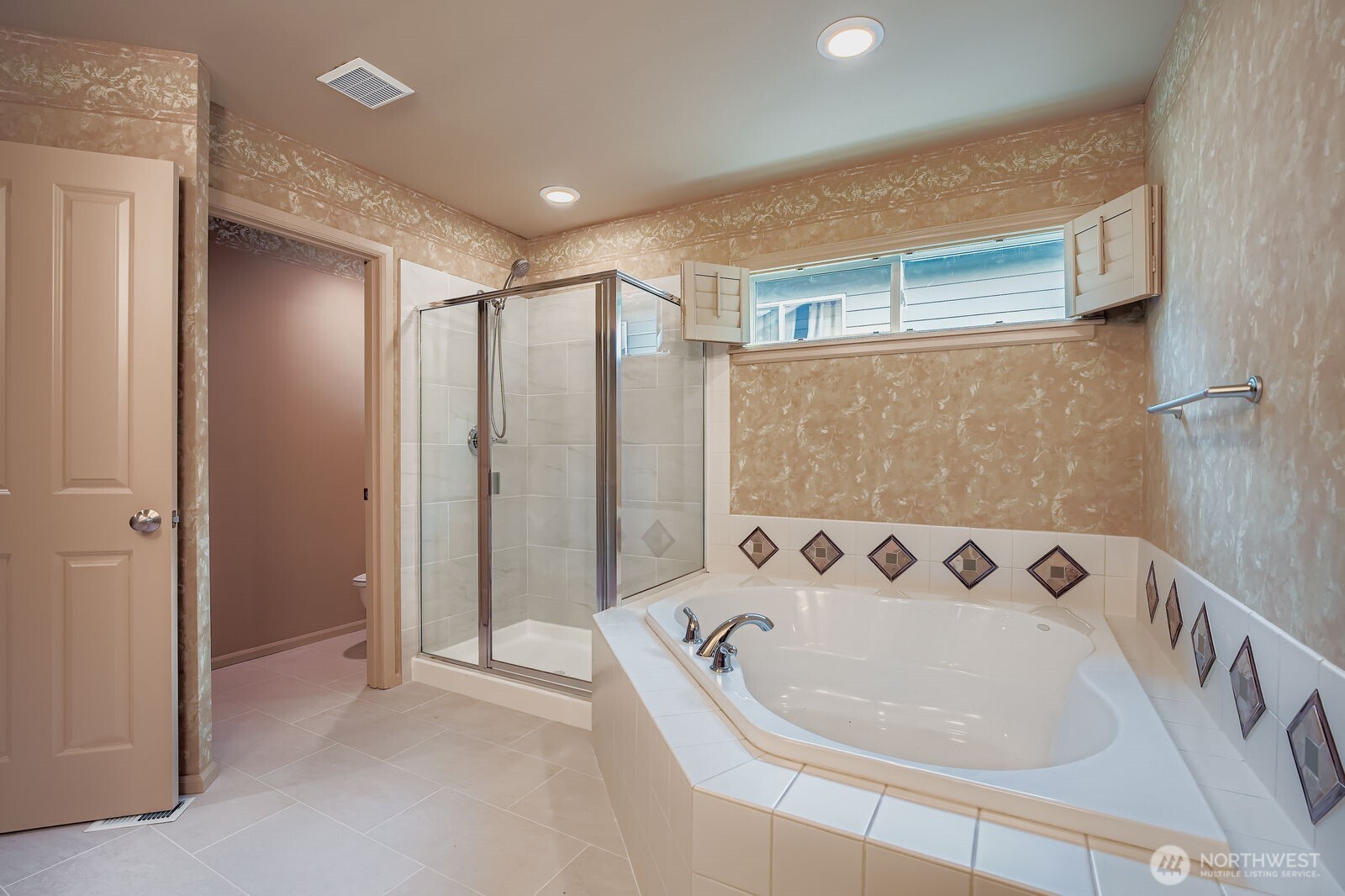 16200 Parkside Way Southeast Renton, WA 98058 - Photo 17 of 40 a bathroom with a bathtub and a shower
