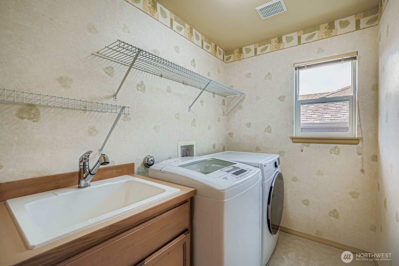 16200 Parkside Way Southeast Renton, WA 98058 - Photo 21 of 40 a utility room with dryer and washer