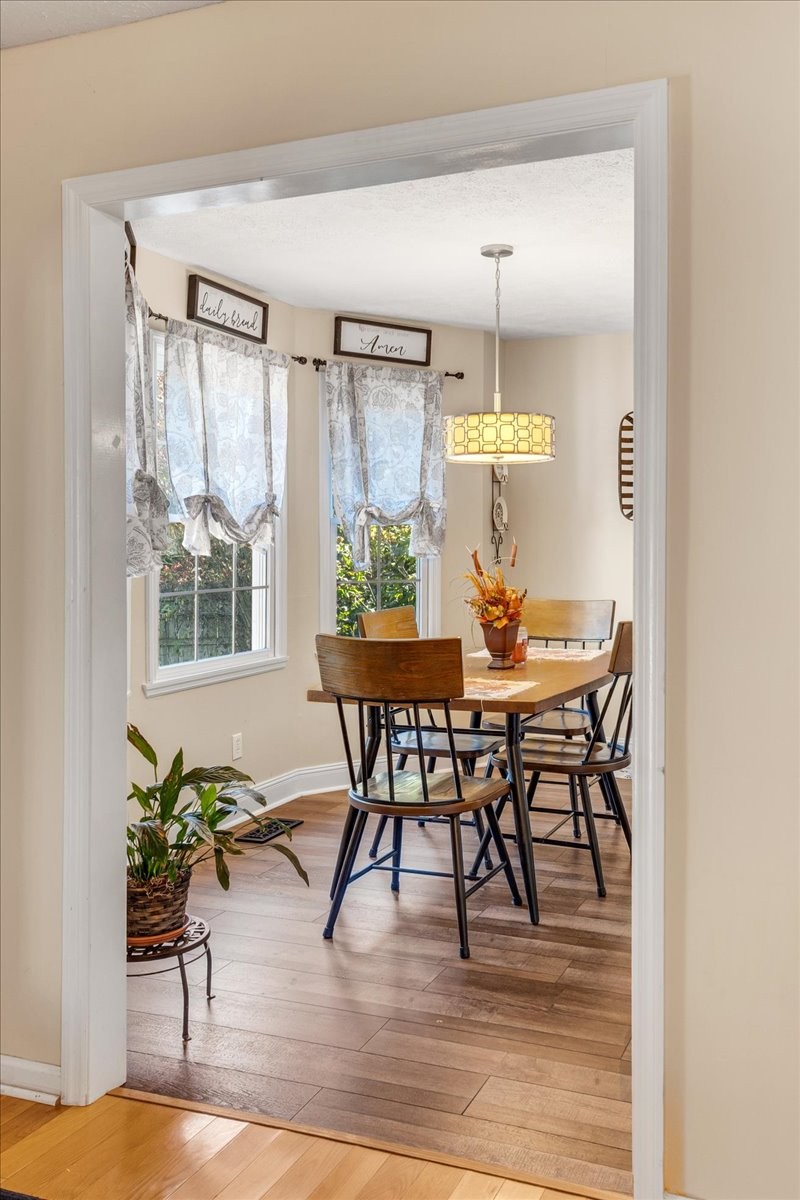 220 Flora Lane Manchester, TN 37355 - Photo 23 of 81 Breakfast area just off the kitchen!!
