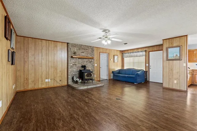 a view of a livingroom with furniture and a livingroom