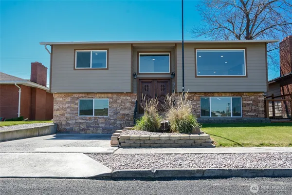 $599,995 | 710 East 2nd Avenue, Odessa, WA 99159