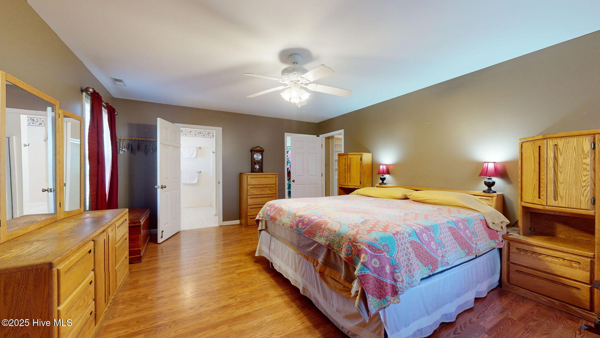 551 Deer Run Road New Bern, NC 28562 - Photo 17 of 33 Primary suite